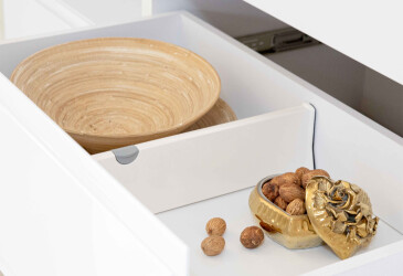 Fotografia Deliaci prvok pre zásuvku (kuchyňa), dĺžka 28-44 cm, výška 10 cm